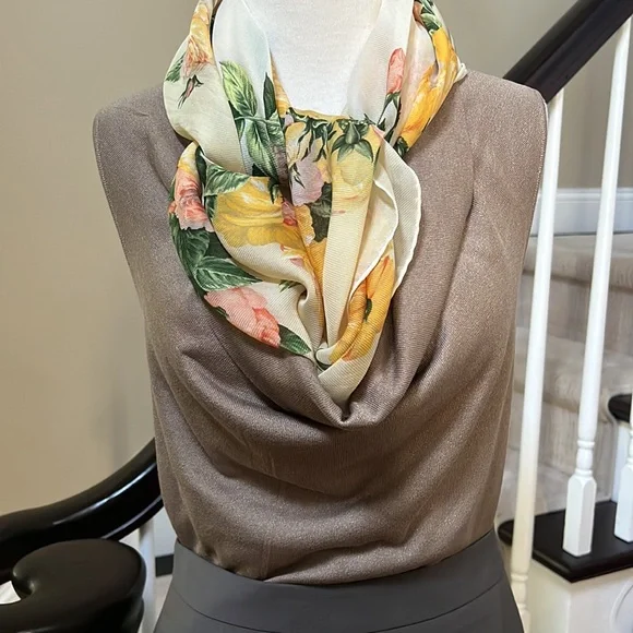 Ann Taylor top. Size S - Picture 4 of 11